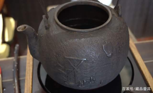 50年代红印圆茶冲泡实录，老普洱茶品鉴全流程解析