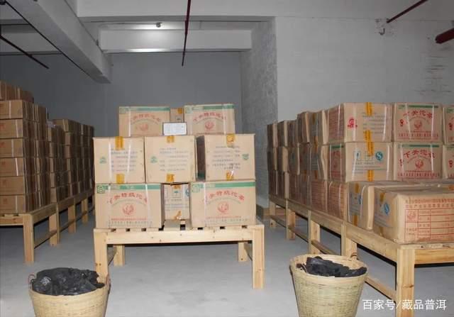 普洱茶仓库大批量存放的奥秘：为何大量储存转化效果更佳