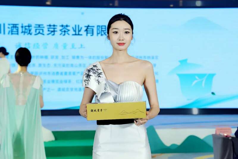 全国客商云集成都，共品中国春天的第一杯茶：纳溪特早茶