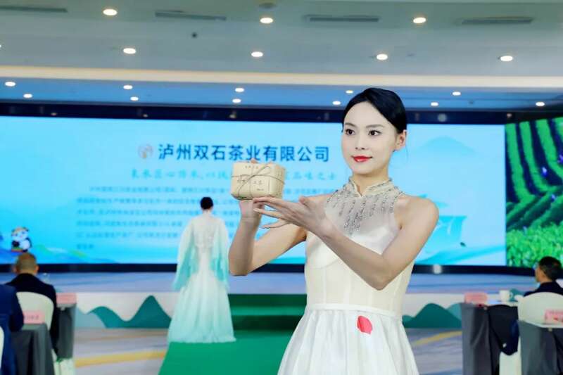 全国客商云集成都，共品中国春天的第一杯茶：纳溪特早茶