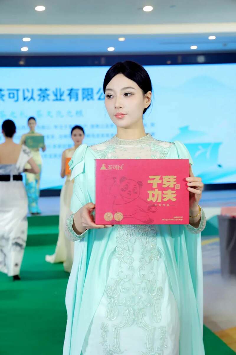 全国客商云集成都，共品中国春天的第一杯茶：纳溪特早茶