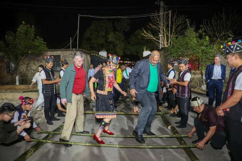 18国使节走进大益  共植友谊茶园，解码“茶香外交”的中国式浪漫