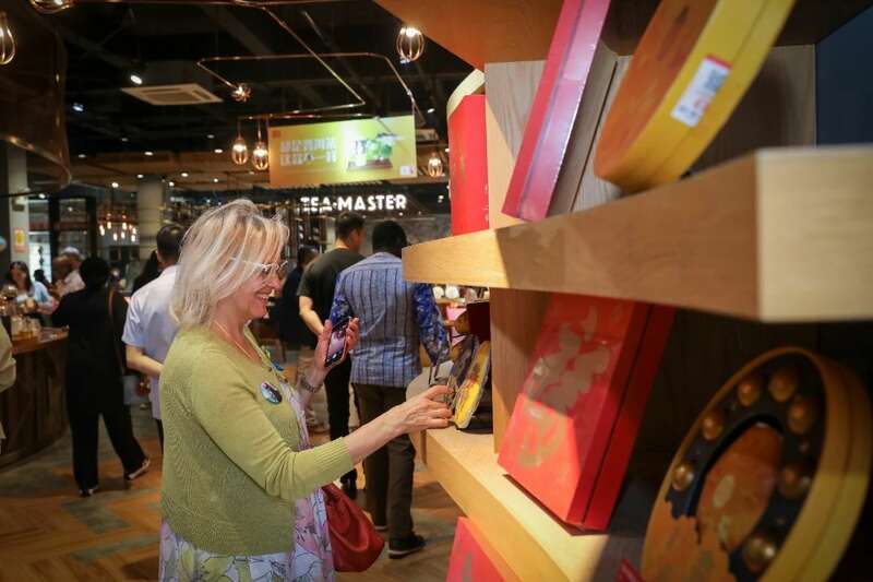 18国使节走进大益  共植友谊茶园，解码“茶香外交”的中国式浪漫