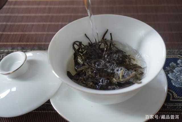 盖碗泡茶不烫手的三个实用技巧，轻松掌握正确方法