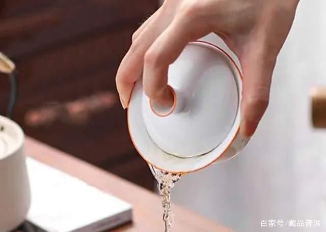 盖碗泡茶不烫手的三个实用技巧，轻松掌握正确方法