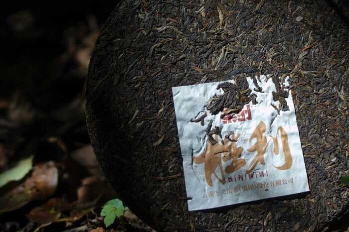 下关沱茶烟香系谱的铁将军——胜利铁饼