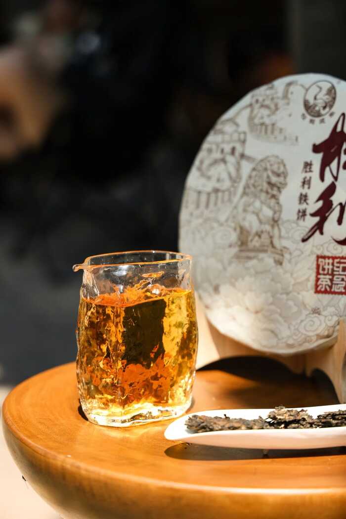 下关沱茶烟香系谱的铁将军——胜利铁饼