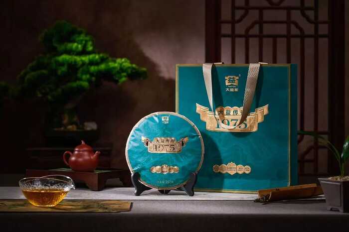 大益发布“高端普洱黄金标准”重塑行业价值，「大益传奇1975」震撼面世！