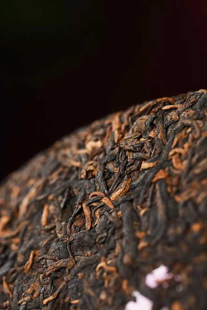 大益发布“高端普洱黄金标准”重塑行业价值，「大益传奇1975」震撼面世！