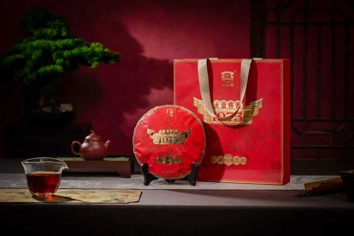 大益发布“高端普洱黄金标准”重塑行业价值，「大益传奇1975」震撼面世！