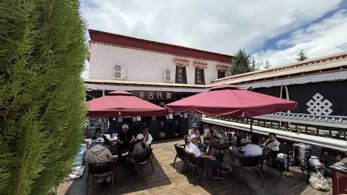 雅安茶香飘雪域 续写传承新篇章 ——《布达拉宫·姜氏古茶》新书发布会暨非遗藏茶体验馆开幕仪式在拉萨举行