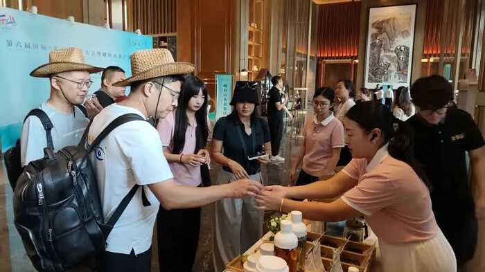 犍为两家茶企亮相国际绿茶大会