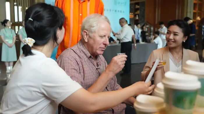 犍为两家茶企亮相国际绿茶大会