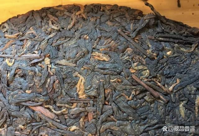 大益7592熟茶品质解析：茶梗拼配的独特工艺与口感特点