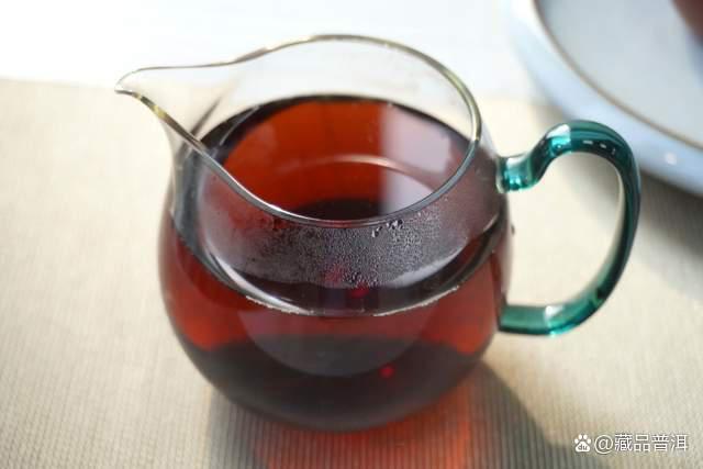 大益7592熟茶品质解析：茶梗拼配的独特工艺与口感特点