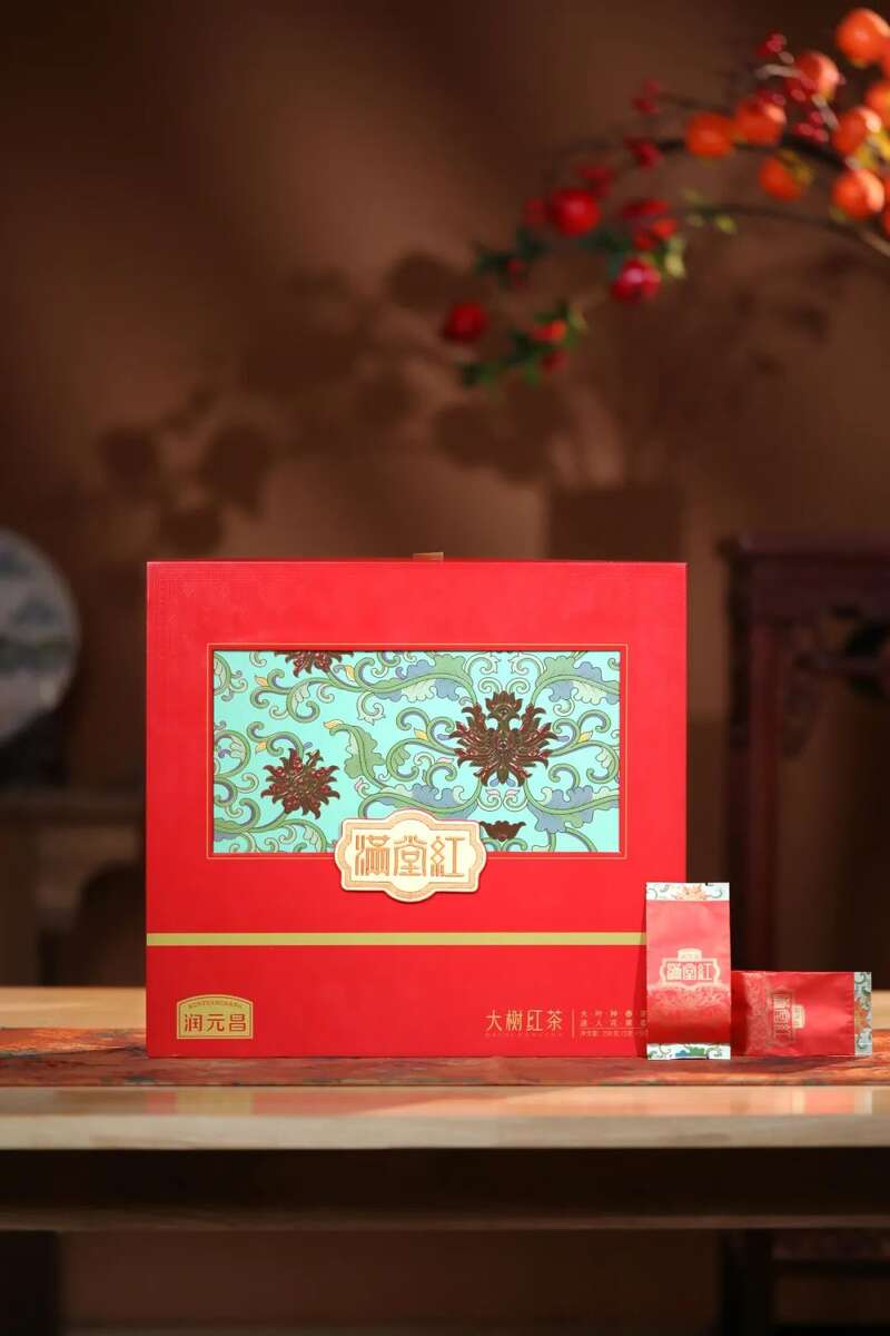 润元昌满堂红：满堂红运盛，笑碰茶杯声