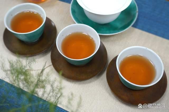 八角亭2003年银毫饼口感评测与收藏价值分析