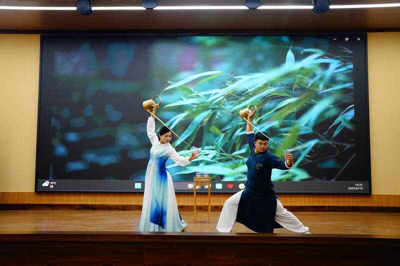 守护非遗根脉 品味黄芽雅韵： 首届“蒙顶黄茶杯”四川黄茶斗茶大赛隆重举办，共绘产业振兴蓝图