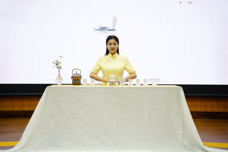 守护非遗根脉 品味黄芽雅韵： 首届“蒙顶黄茶杯”四川黄茶斗茶大赛隆重举办，共绘产业振兴蓝图