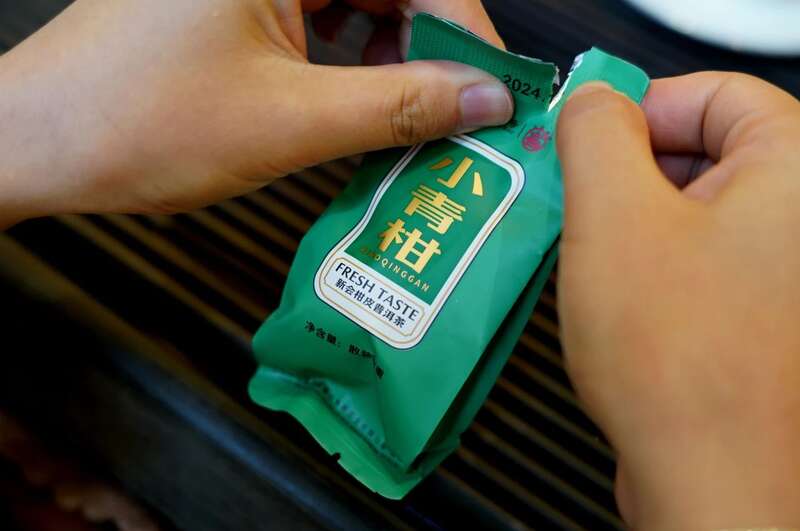 一口鲜灵柑普茶，解锁你的夏日元气！新会柑皮x普洱熟茶，八角亭匠心之礼惊艳上市！