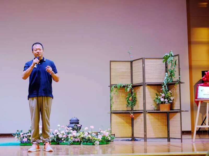 2025西安首届茶道师授业传薪开班仪式在西安巾帼创客空间举行