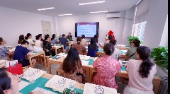 2025西安首届茶道师授业传薪开班仪式在西安巾帼创客空间举行