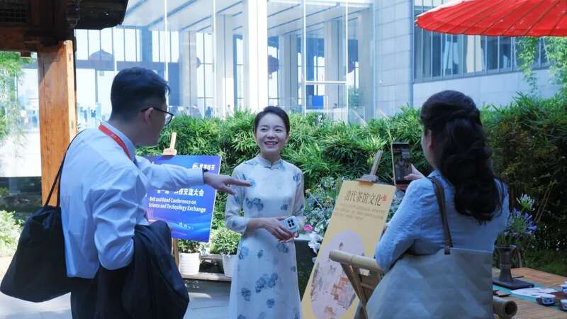 一带一路”科技交流大会开幕 蒙顶山茶文化惊艳亮相“成都院子”