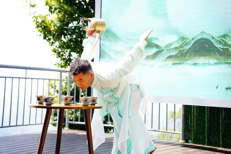 蒙顶山茶香对话泸州老窖匠心：一场穿越千年的非遗共鸣