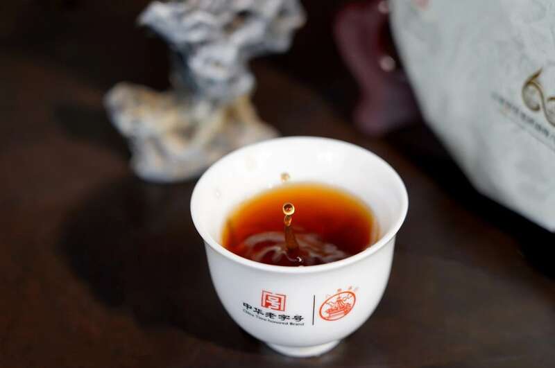 八角亭冠千山鎏金重磅上市！古树臻味，岁月鎏金的醇香典藏