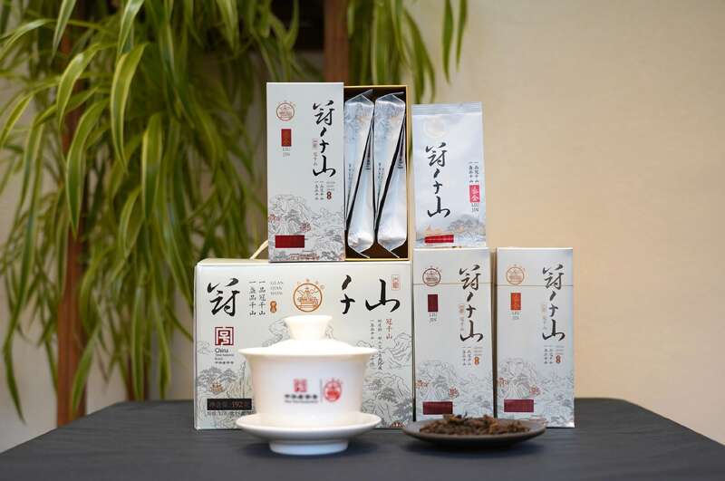 八角亭冠千山鎏金重磅上市！古树臻味，岁月鎏金的醇香典藏