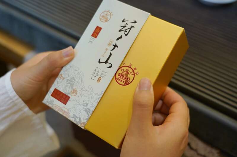 八角亭冠千山鎏金重磅上市！古树臻味，岁月鎏金的醇香典藏