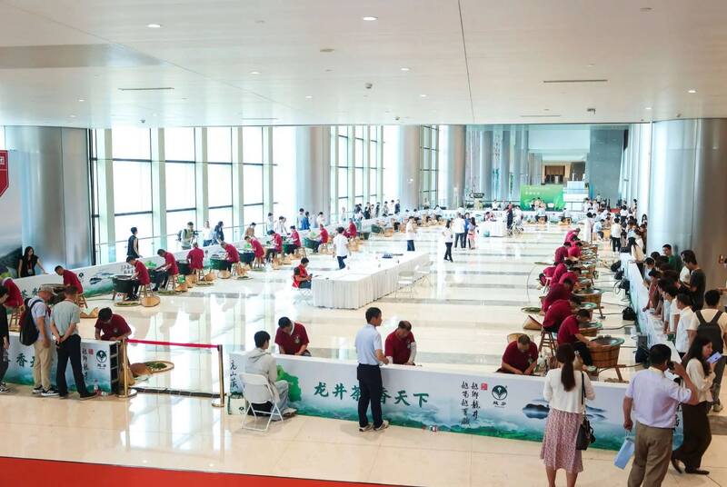 第七届中国国际茶叶博览会开幕，2025浙江省龙井茶炒制大师花落谁家？