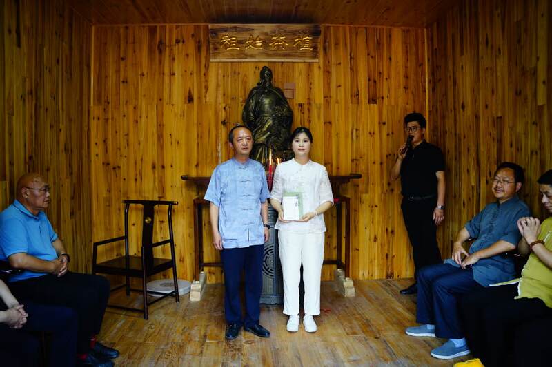 千年茶香传古韵，非遗匠心启新章   蒙顶山黄芽坊非遗黄芽品鉴会暨张强大师收徒仪式圆满举办