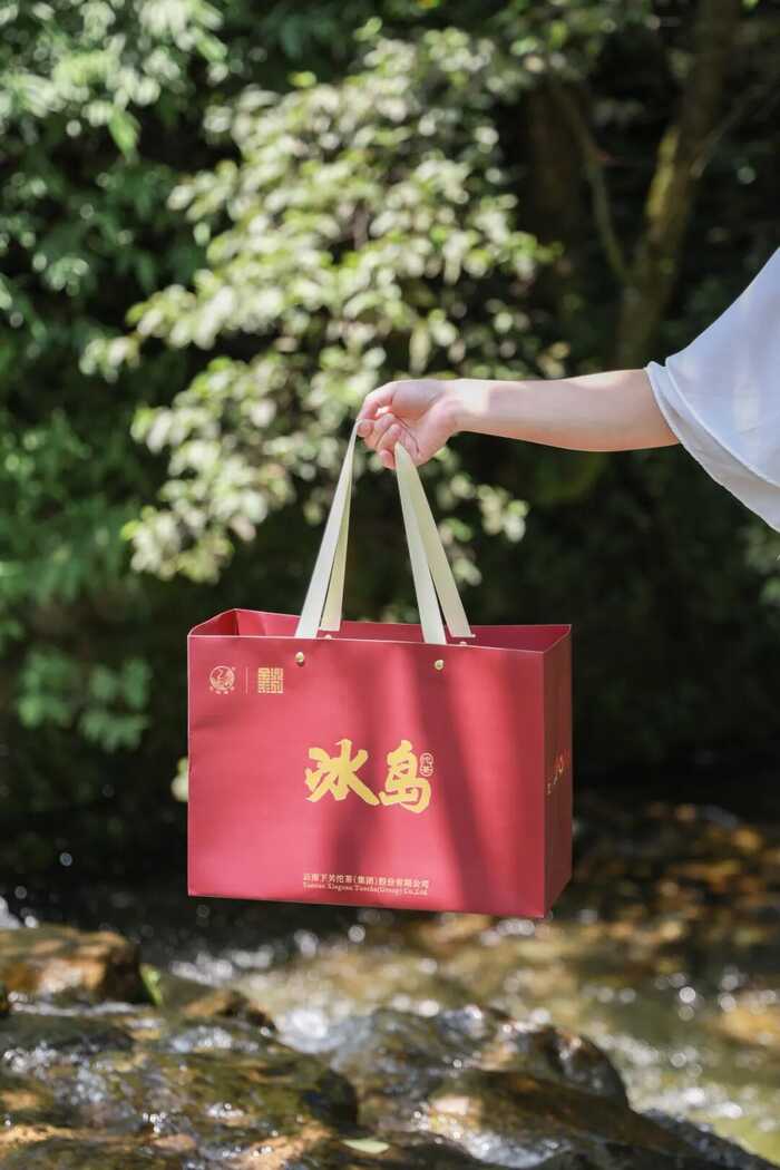 下关冰岛熟沱：首次选用珍稀冰岛原料结合离地发酵技艺精制而成