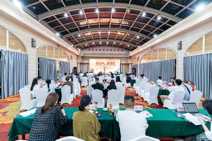 亮相成都IFS、对话蜀茶圈，珠遵新茶饮破浪蓉城