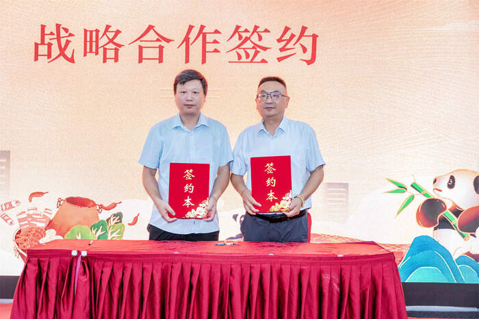 亮相成都IFS、对话蜀茶圈，珠遵新茶饮破浪蓉城