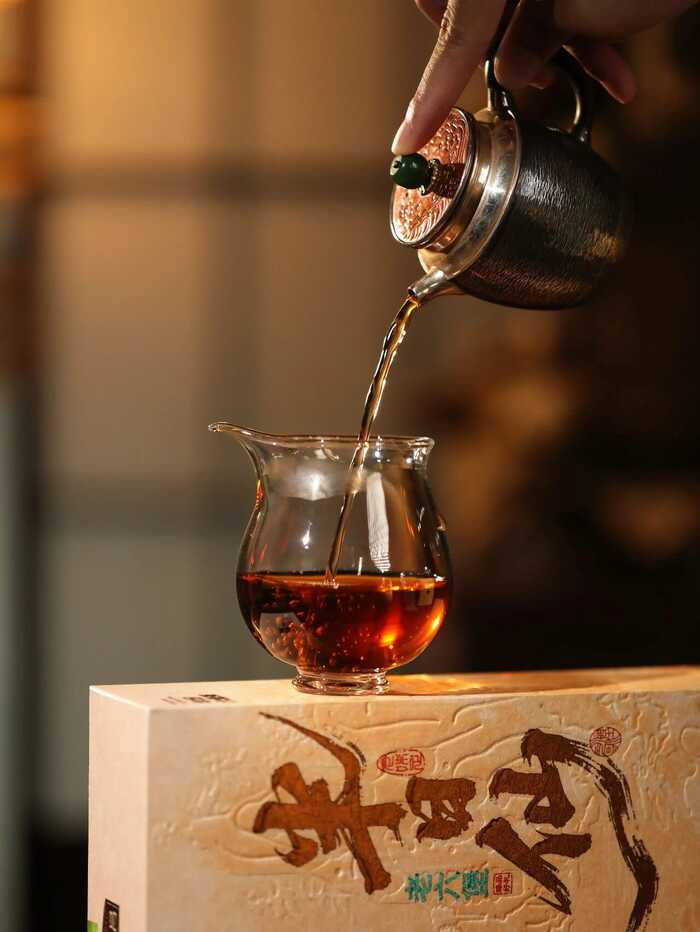 润元昌半日得闲，饮茶做仙：甜醇厚滑，余韵绵长