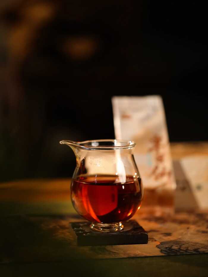 润元昌半日得闲，饮茶做仙：甜醇厚滑，余韵绵长