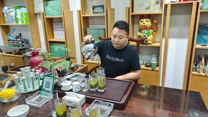 市场购销两旺 名山区秋茶交易迎来高峰