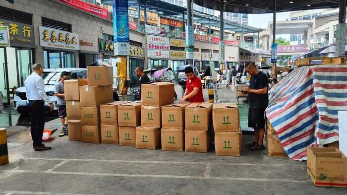市场购销两旺 名山区秋茶交易迎来高峰