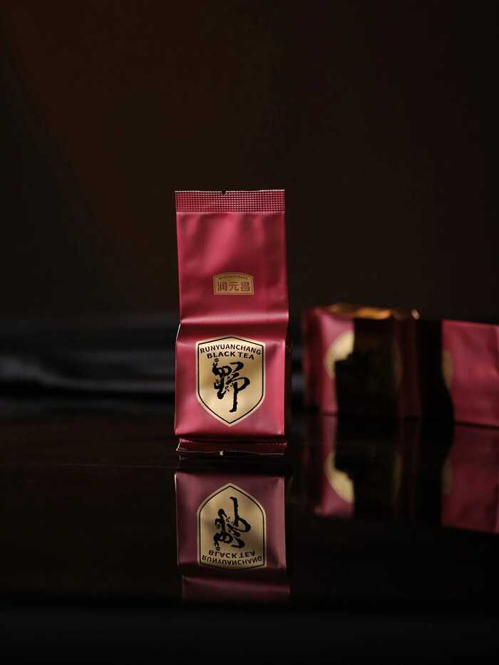 润元昌百年野放大树红茶，奇韵天奢，礼遇非凡