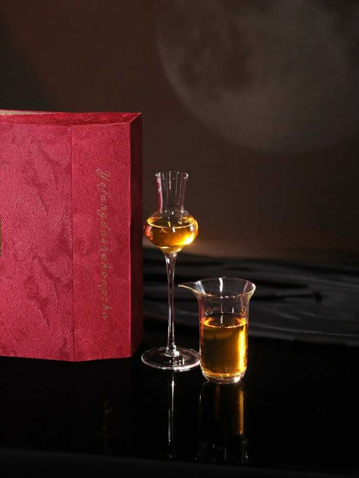 润元昌百年野放大树红茶，奇韵天奢，礼遇非凡