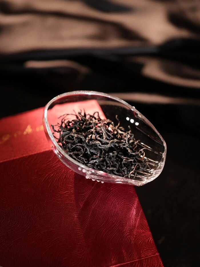 润元昌百年野放大树红茶，奇韵天奢，礼遇非凡