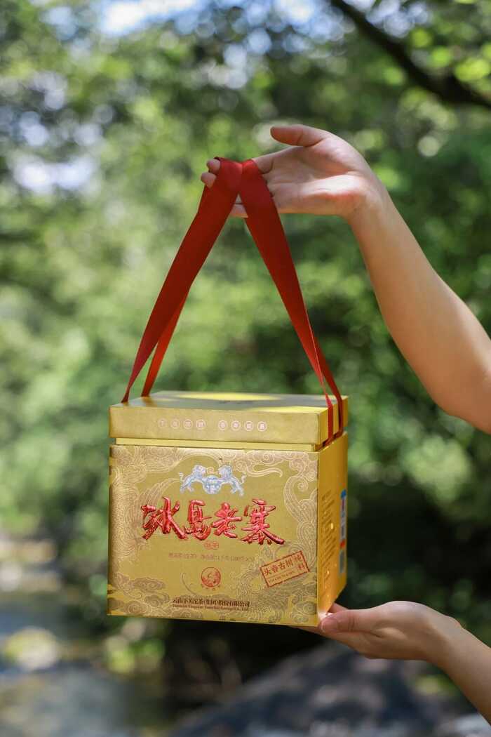 下关冰岛老寨饼茶  藏在 “双狮” 里的冰岛老寨古树茶香