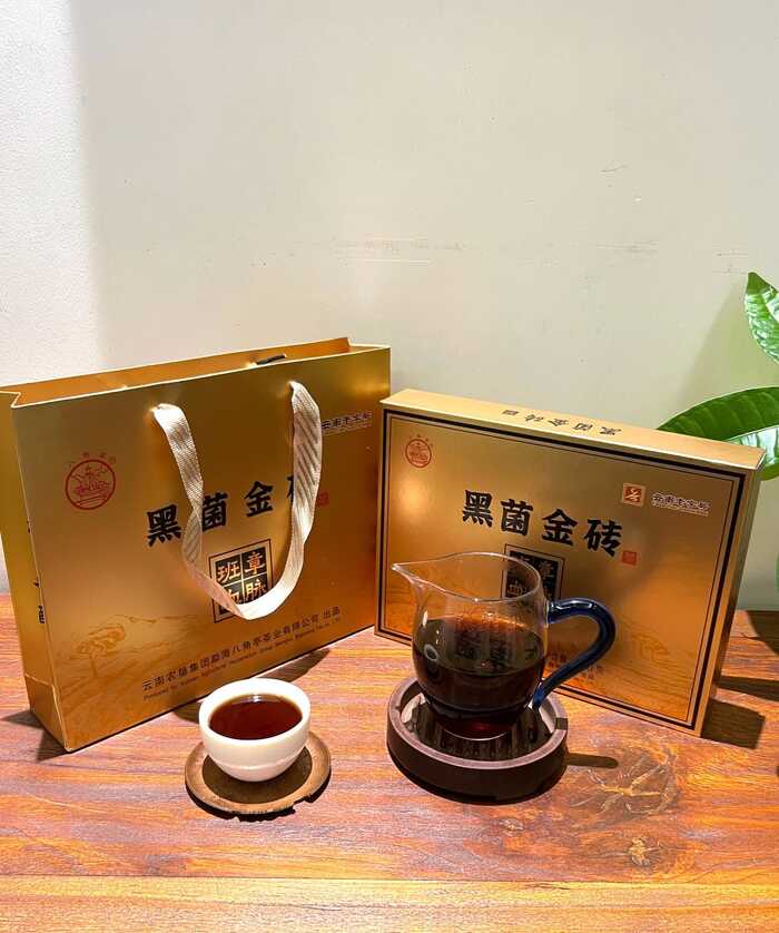 八角亭黑菌金砖普洱熟茶  班章血脉，金色礼盒尊贵上市！