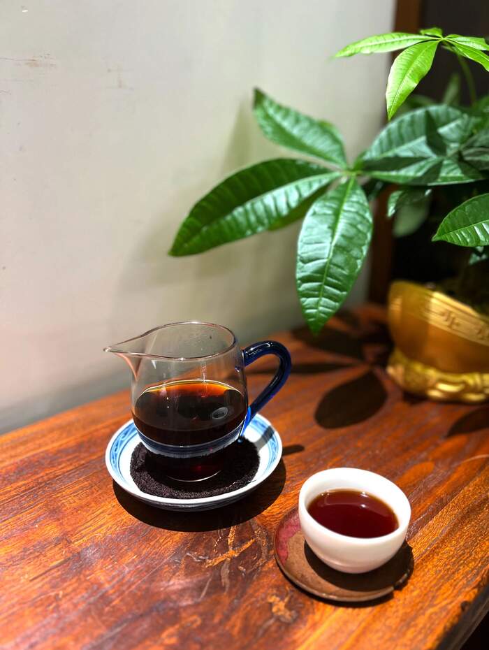 八角亭黑菌金砖普洱熟茶  班章血脉，金色礼盒尊贵上市！