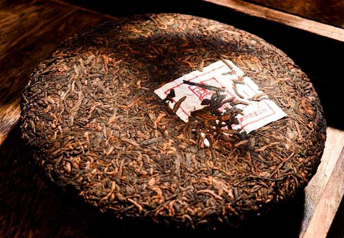 从80年代获国家外经贸部嘉奖，到参与国标样品研制，澜沧古茶何以筑牢熟茶品质根基？