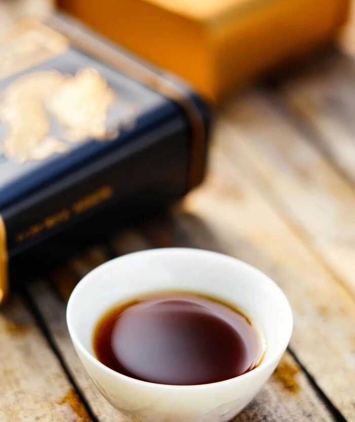 从80年代获国家外经贸部嘉奖，到参与国标样品研制，澜沧古茶何以筑牢熟茶品质根基？