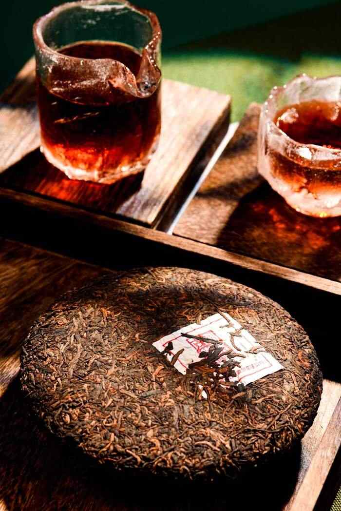 从80年代获国家外经贸部嘉奖，到参与国标样品研制，澜沧古茶何以筑牢熟茶品质根基？