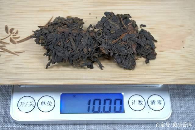 如何正确冲泡普洱熟茶：醒茶、水温与投茶量技巧